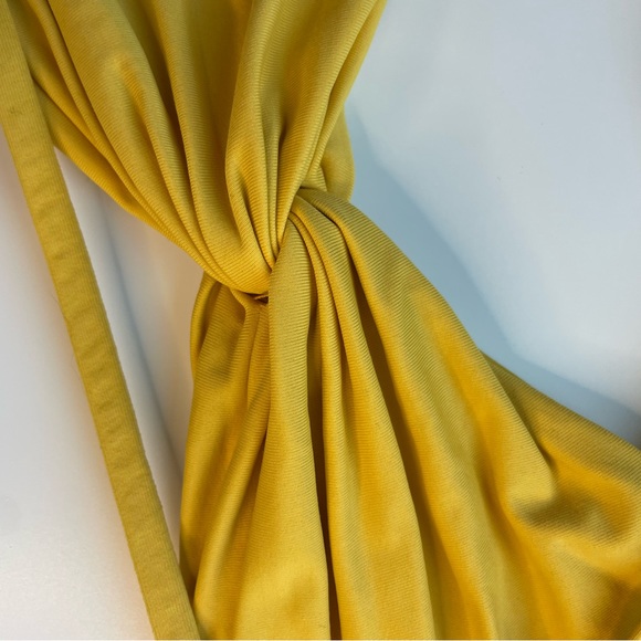 Beautiful Twist Front Bikini Top🌟 - Picture 4 of 6